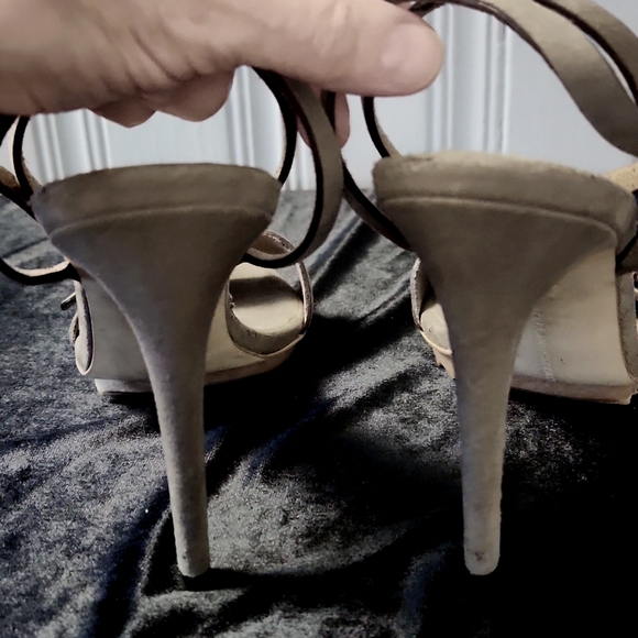 CLEARANCE SALE! Steller McCartney Suede Heels - Picture 5 of 14